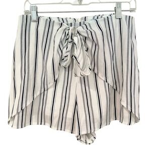 She‎ + Sky Wrap Front Back Zip Shorts Women's Large White Navy Striped Lined